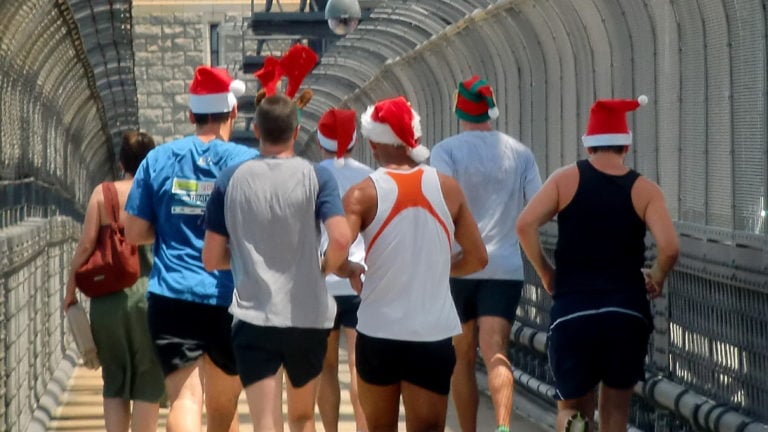 Weihnachtsmänner in Sydney in Australien