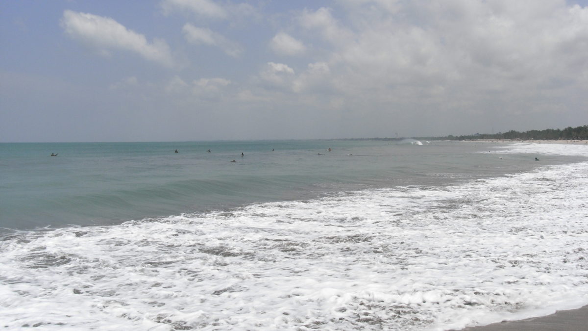 Surfer am Strand von Bali