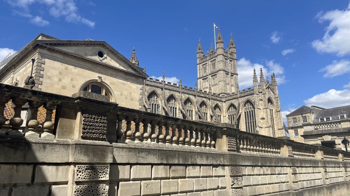 Die Abbey von Bath liegt direkt im Zentrum der Stadt