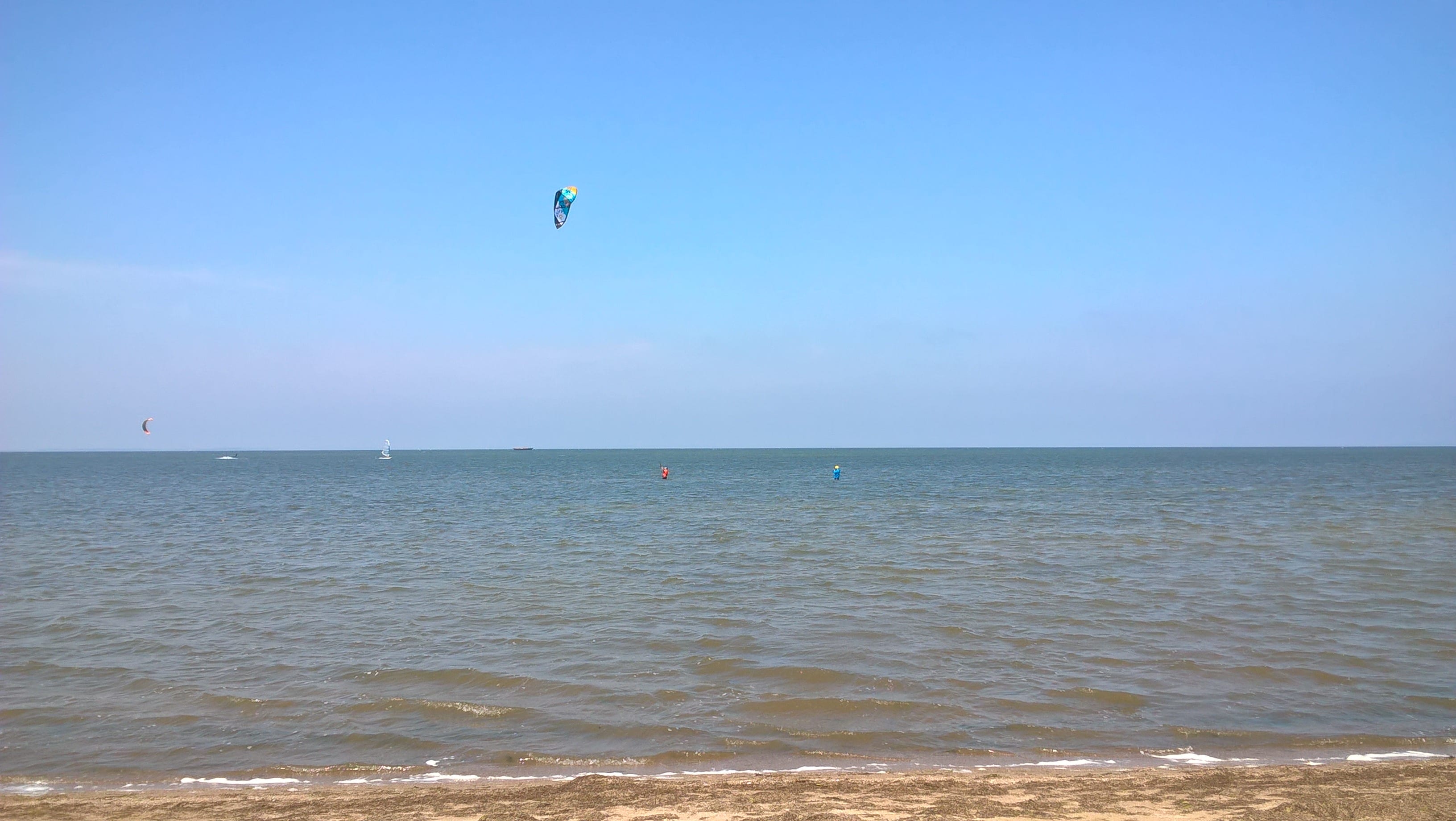 Birte beim Kitesurfunterricht in Loissin bei Boardway