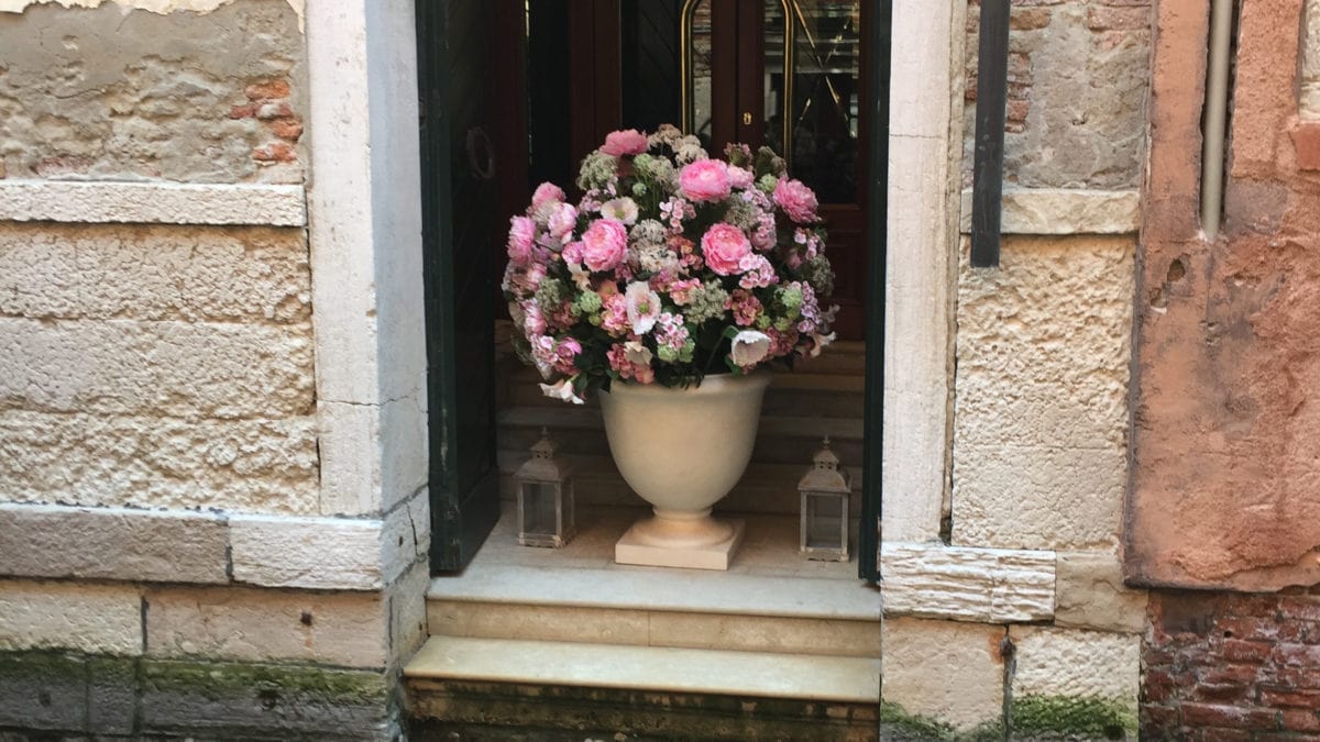 Ein Blumenstrauß in Venedig