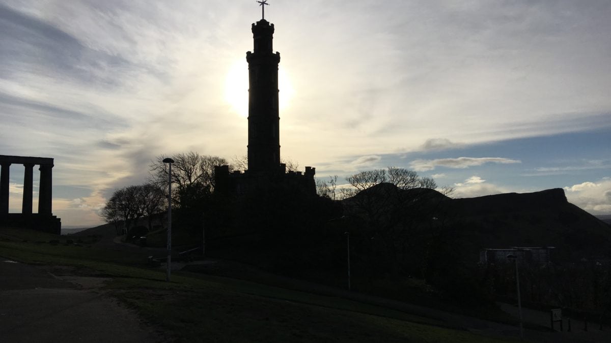Das Nelson Monument auf dem Calton Hill in Edinburgh