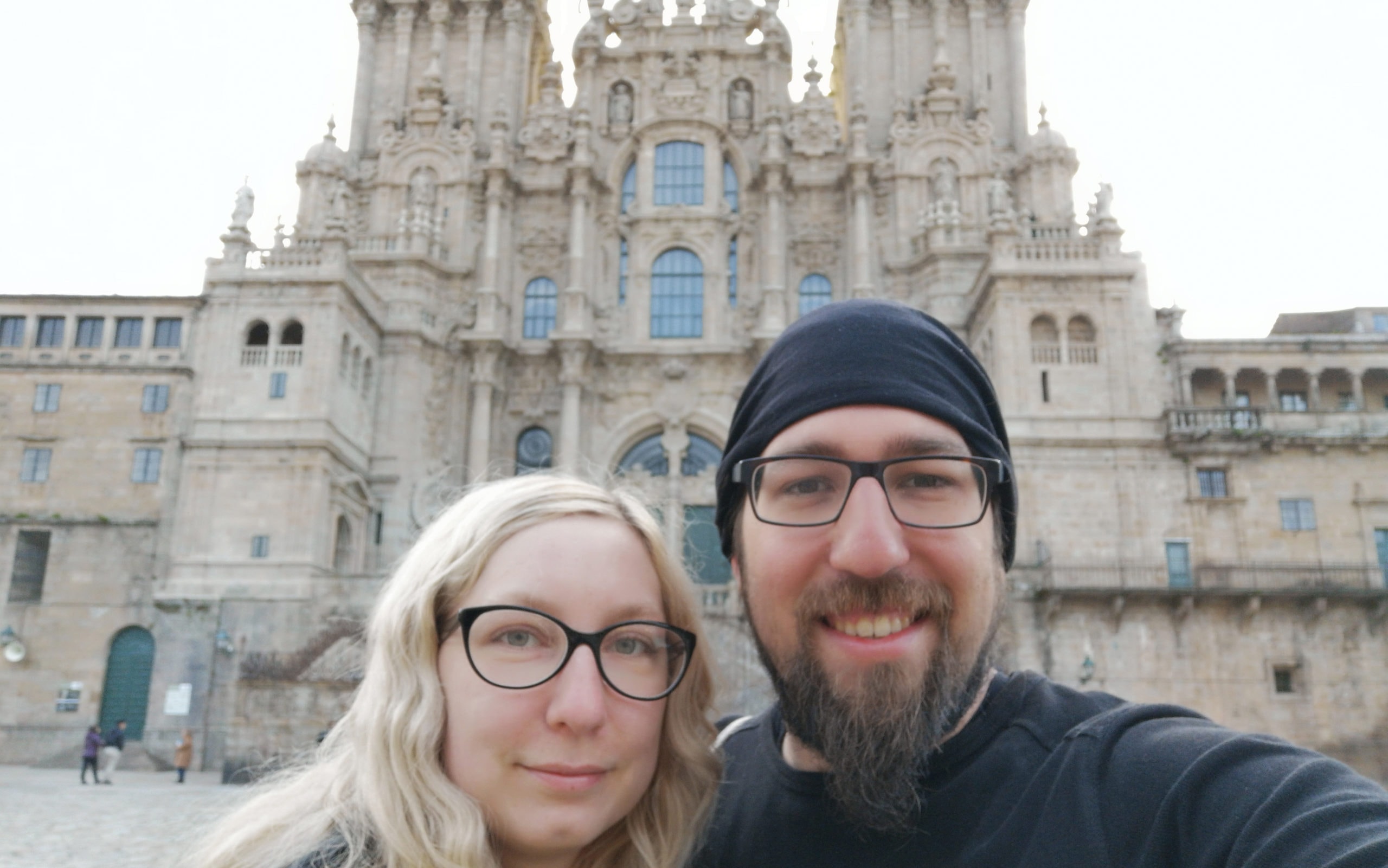 Endlich am Ziel: Stefan und Esther vor der Kathedrale von Santiago de Compostela.