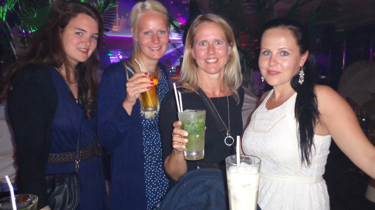 Verena, Birte, Marie und Maria beim Feiern in China