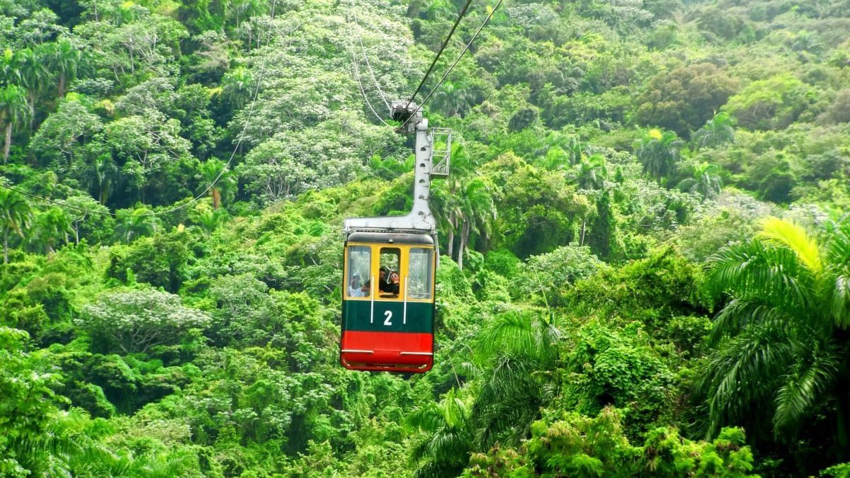 Mit der Seilbahn Teleferico, der einzigen in der gesamten Karibik, fahren wir hoch auf den Berg Isabel de Torres in Puerto Plata.