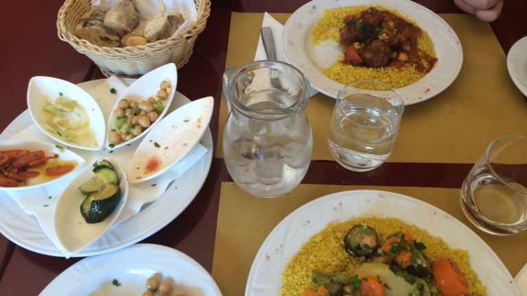 Couscous-Essen in Italien