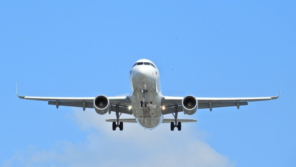 Flugzeug von Eurowings im Landeanflug