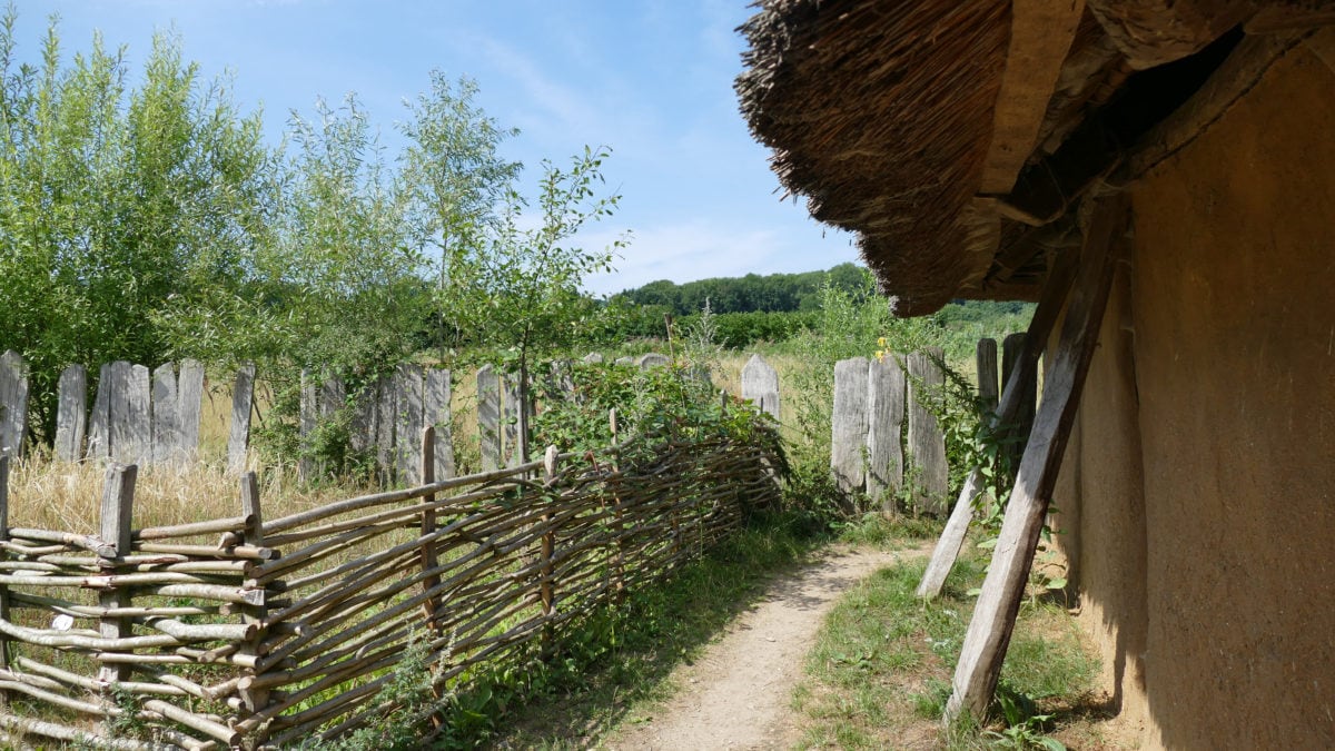 Haus in Haithabu mit Garten