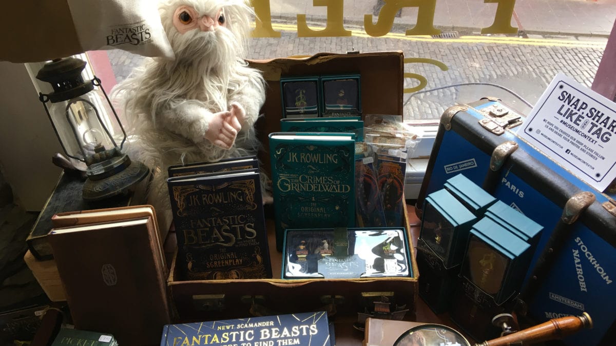 Schaufenster eines Harry Potter Shops in Edinburgh