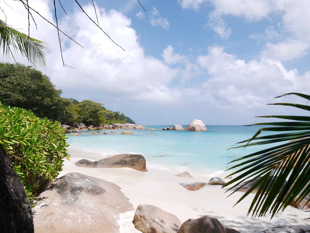 Ein Strand auf den Seychellen