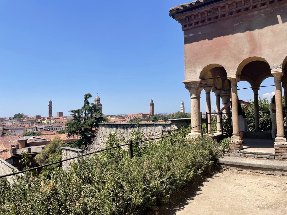Verschiedene Aussichtspunkte im Giardino Giusti in Verona machen den Besuch magisch
