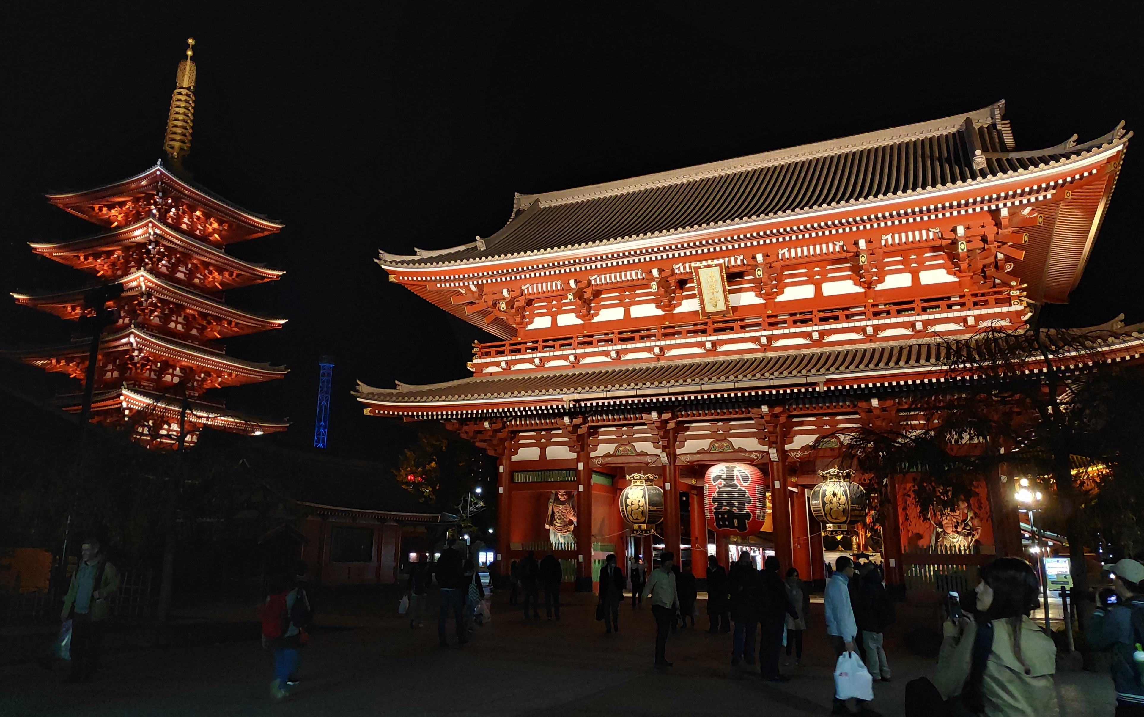 Sensoji Tempel in Japan bei Nacht