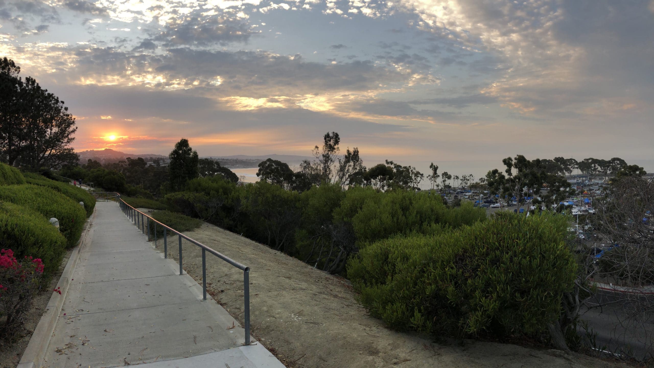 Der erste Morgen: Sonnenaufgang im Calicamp in Dana Point in Kalifornien