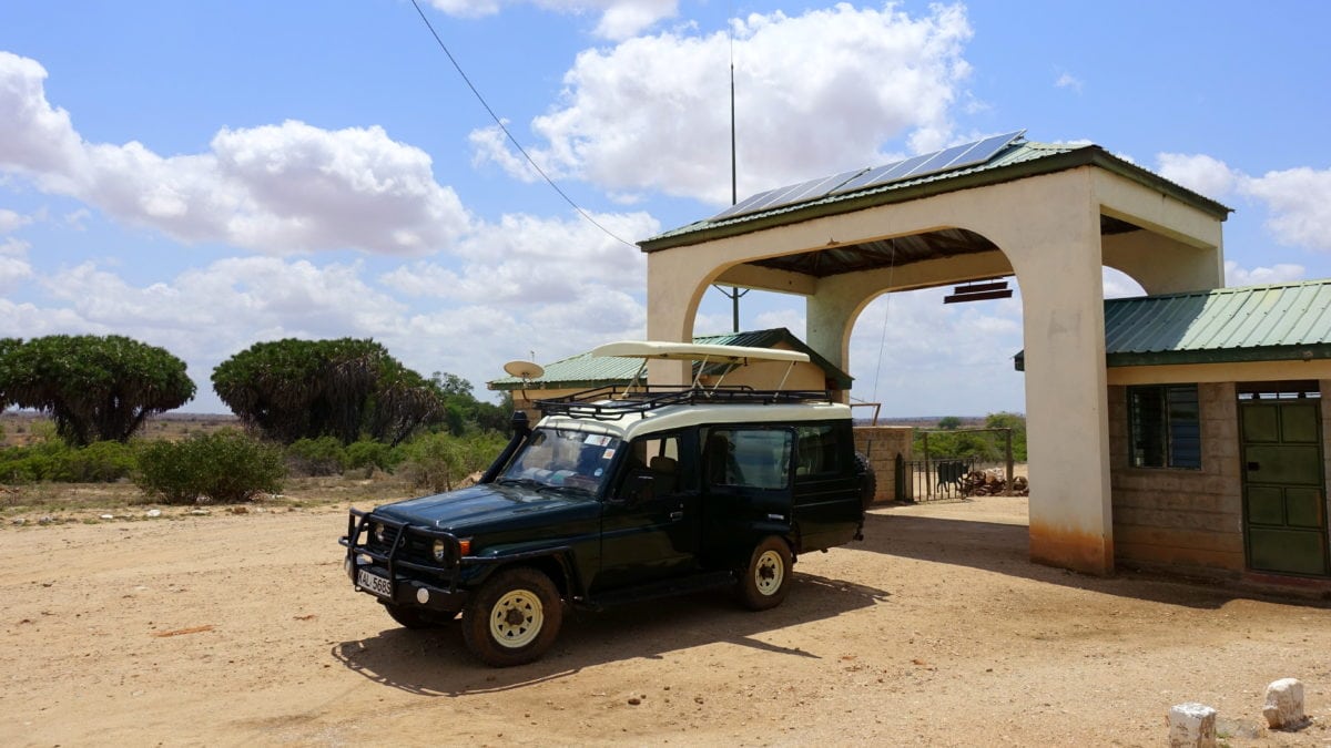 Mit dem Landrover im Tsavo East National Park in Kenia