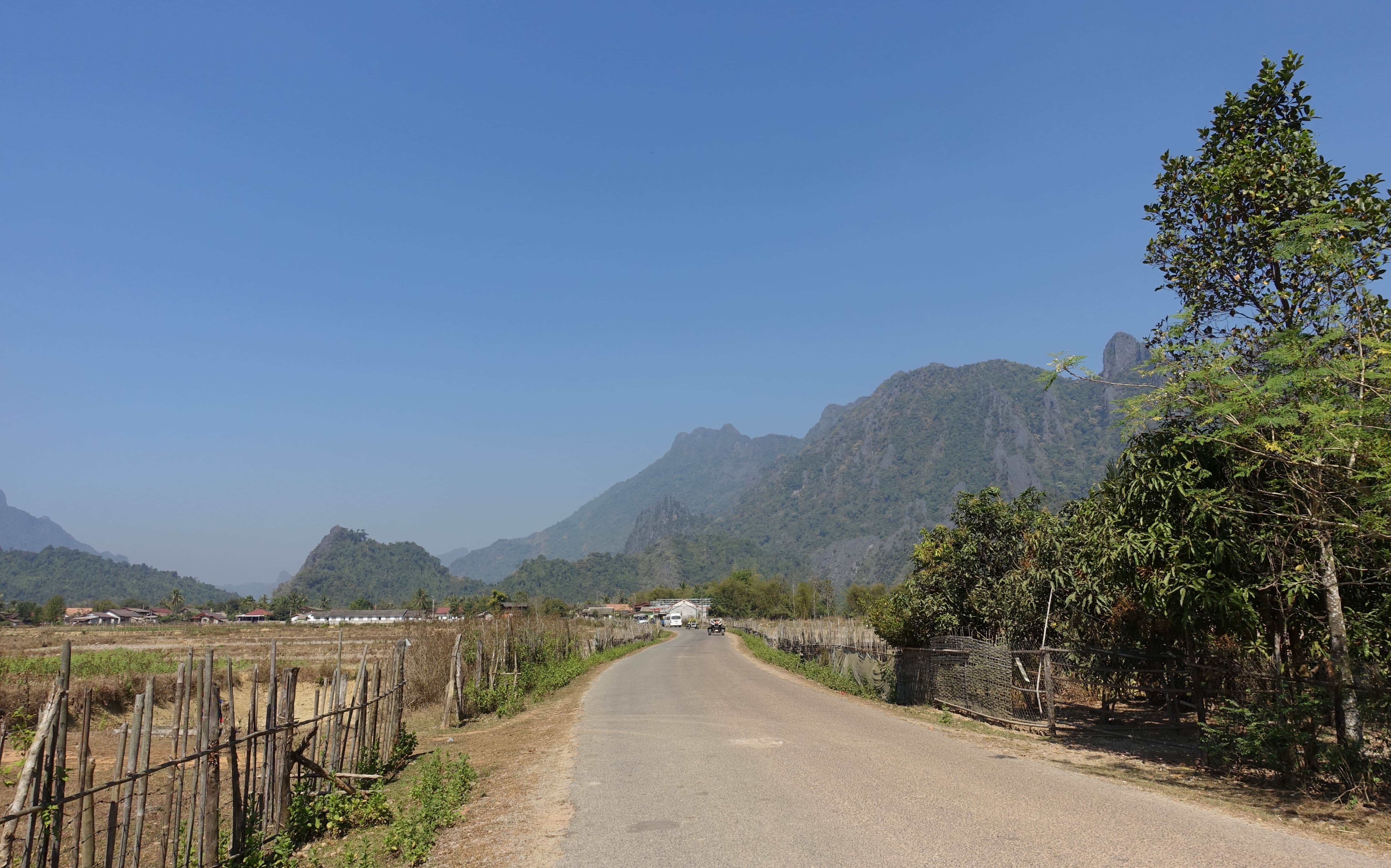 Das Umland von Vang Vieng in Laos bietet sich für Streifzüge an. 