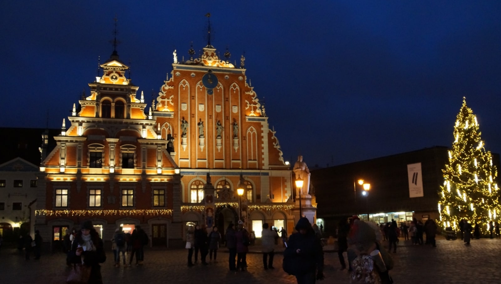 In Riga wieder es im Winter schon sehr früh dunkel