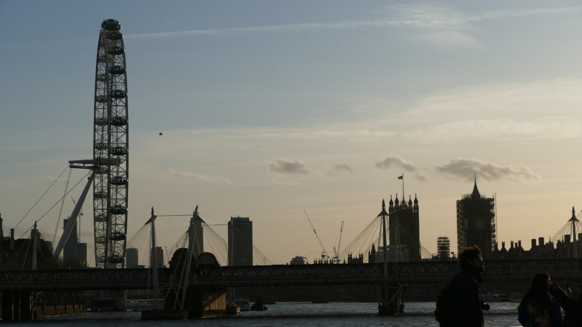 Heute möchte ich London vom Wasser aus entdecken. Direkt an der Tower Bridge beim Tower of London nehme ich eines der Ausflugsboote Richtung Westminster.