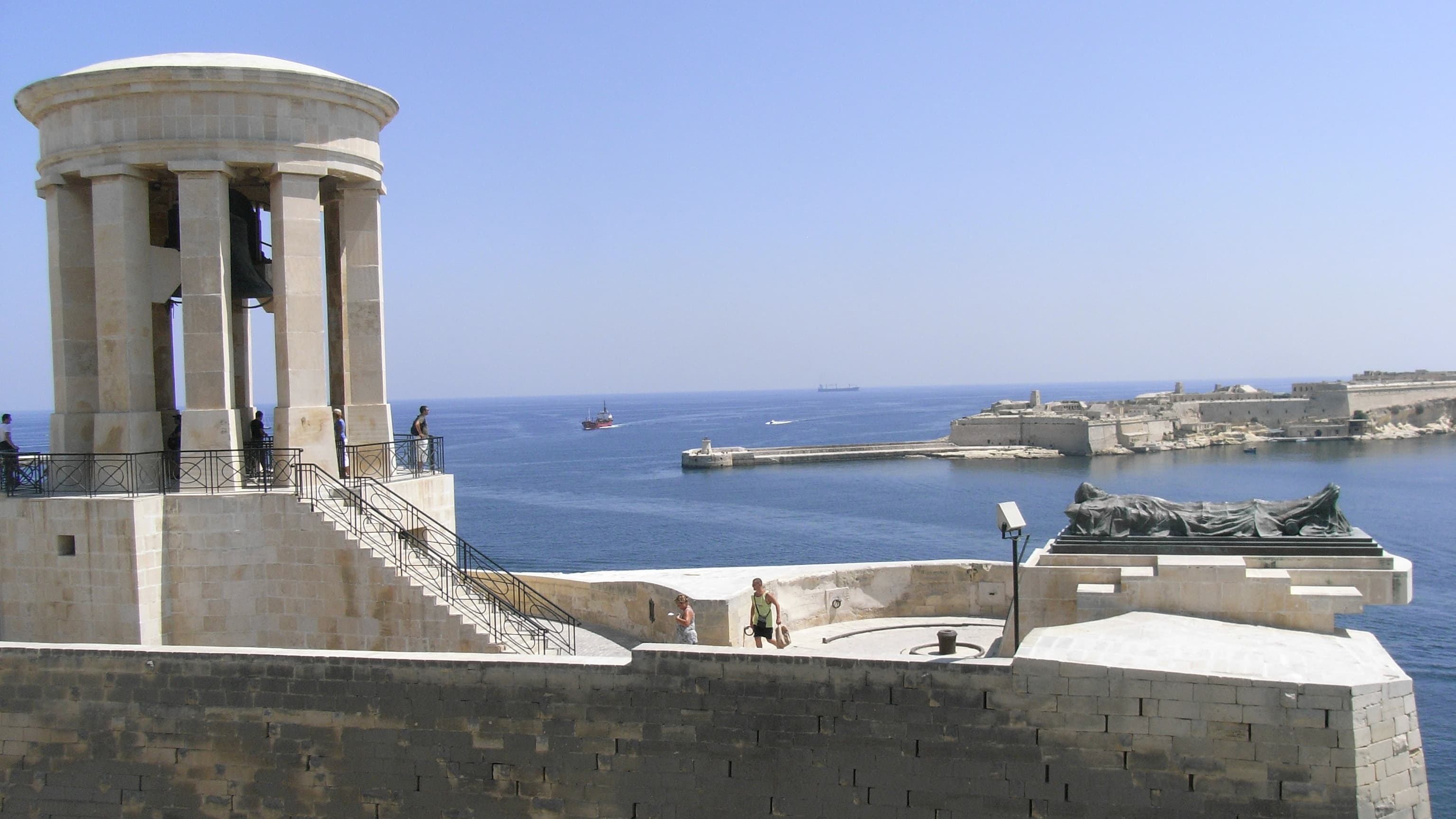 Hafenkulisse von Malta mit dem Glockenturm