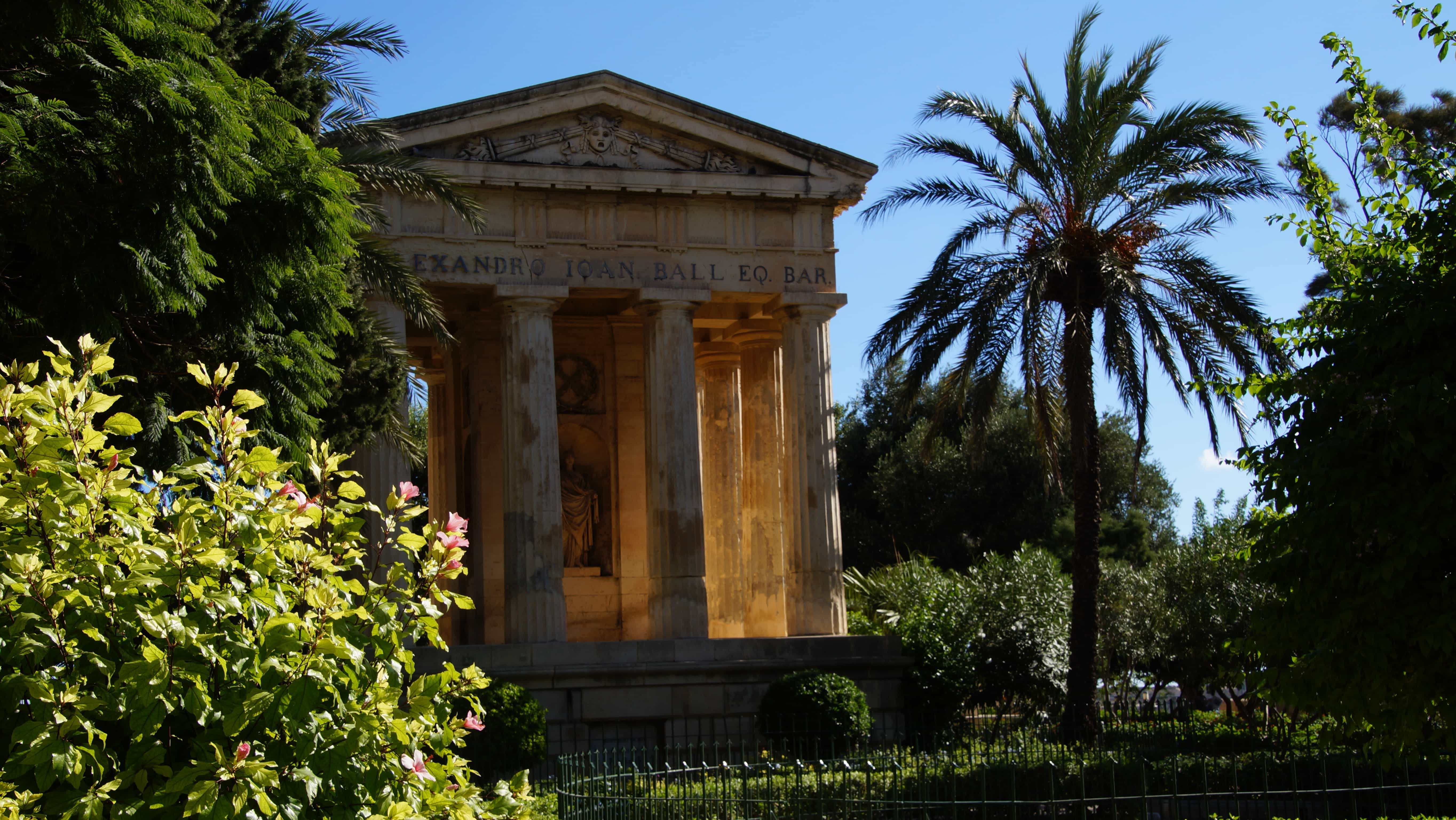 Ein historisches Gebäude in Valetta auf Malta