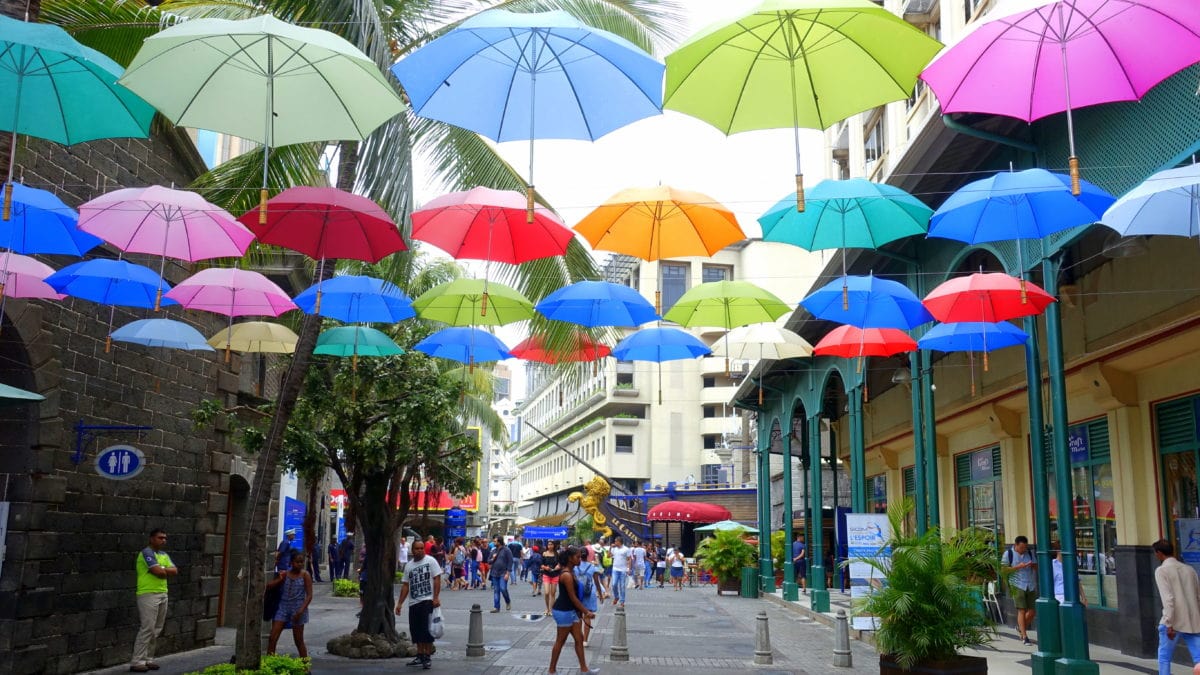 Schirme über Port Louis in Mauritius