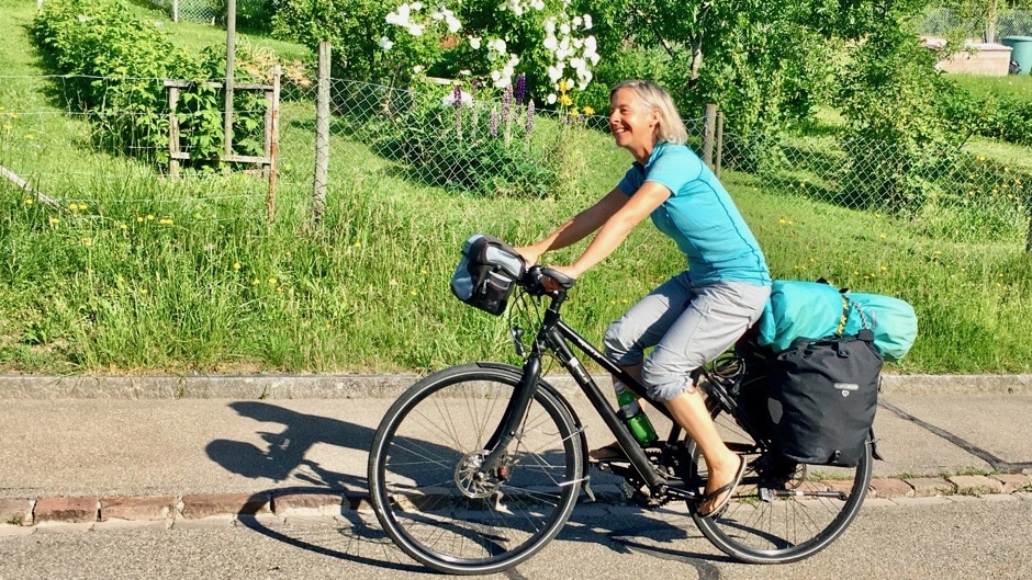 Miss Move Doro Staub auf dem Fahrrad