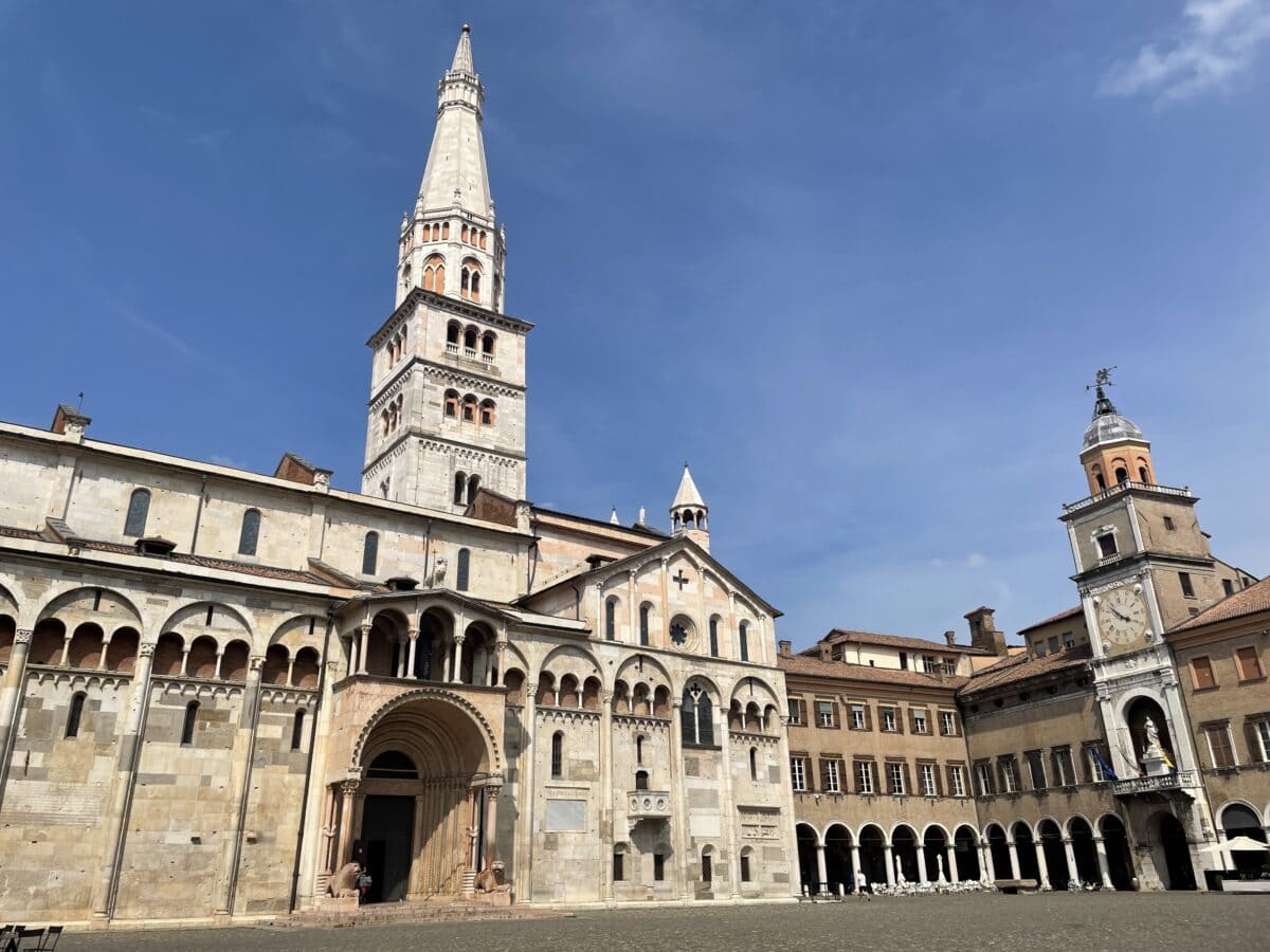 Torre Ghirlandina in Modena auf der Piazza Grande