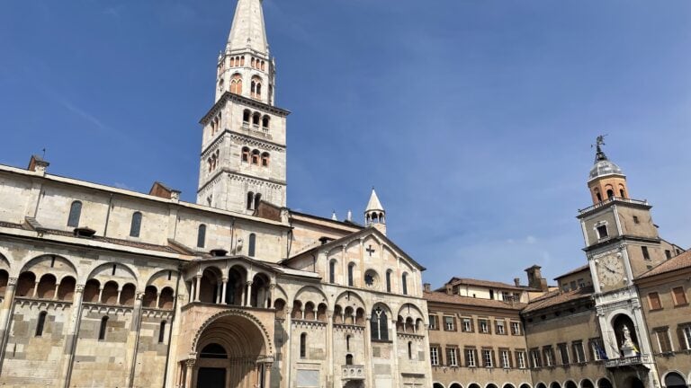 Torre Ghirlandina in Modena auf der Piazza Grande