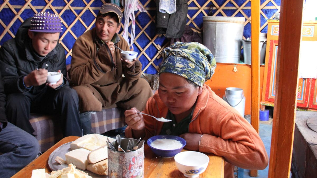 Gastfreundschaft in der Jurte in der Mongolei