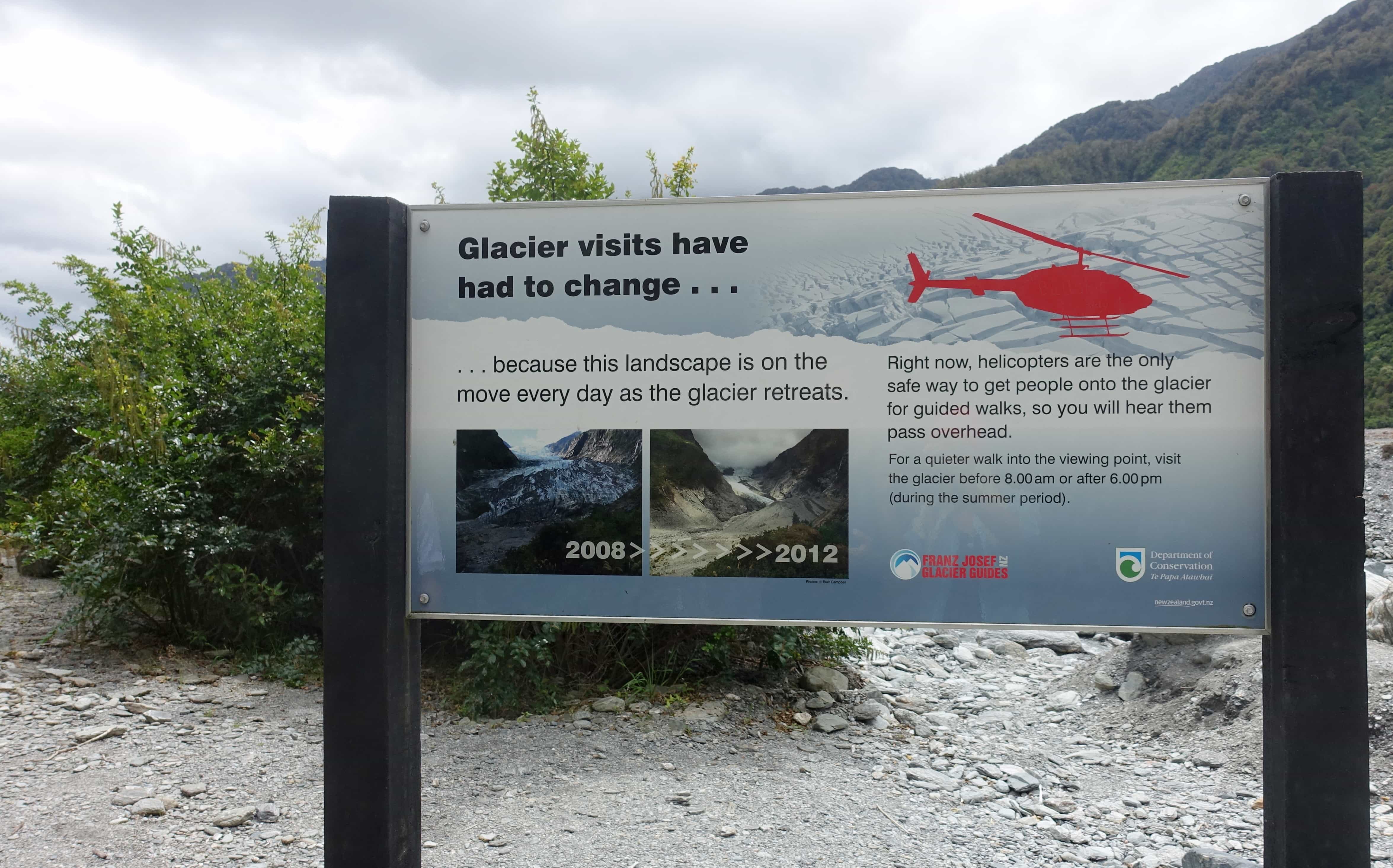 Schild: Helikopter fliegen am Franz-Josef-Glacier