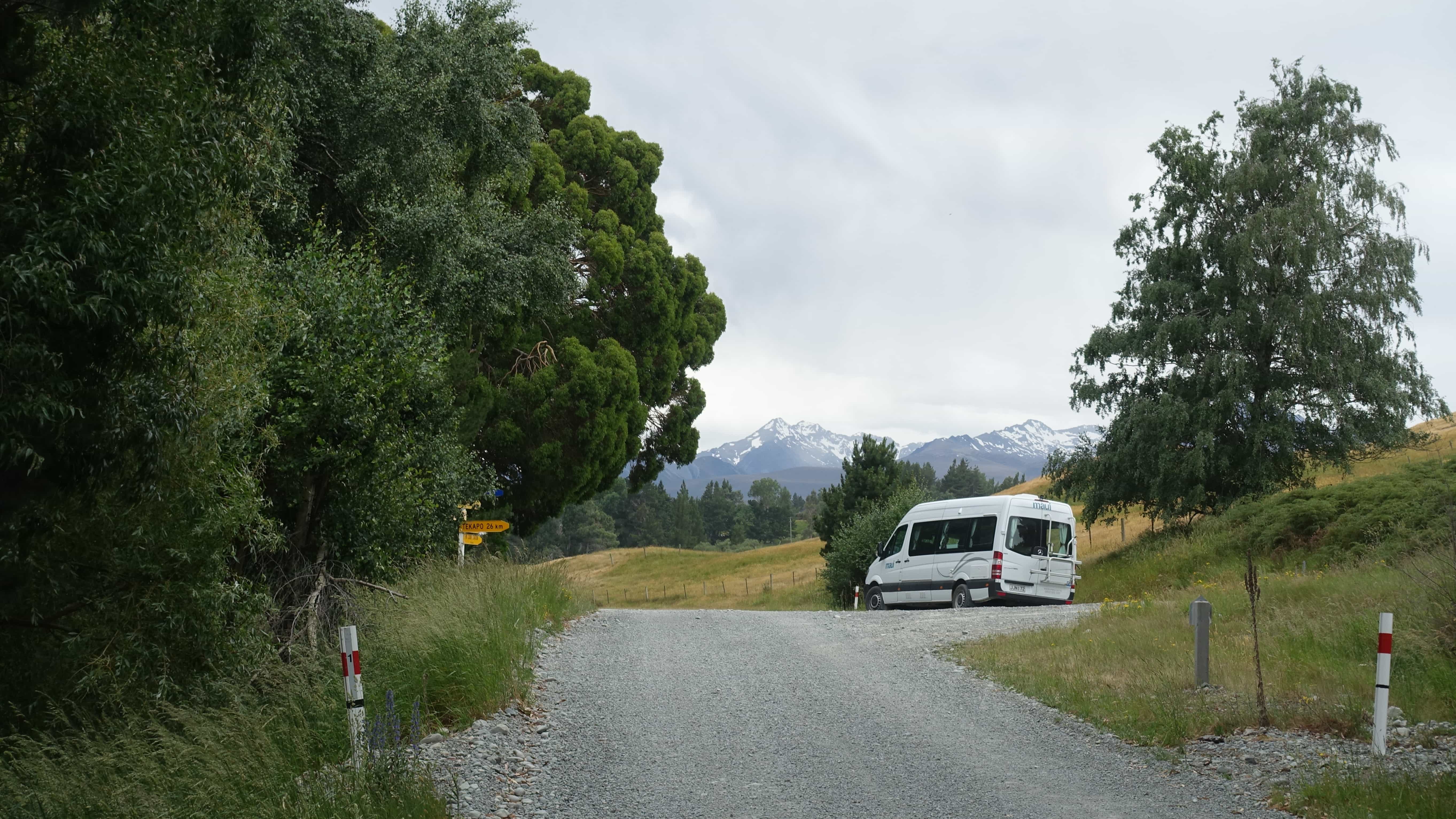 Der Maui Camper in Neuseeland an der Abzweigung nach Tekapo