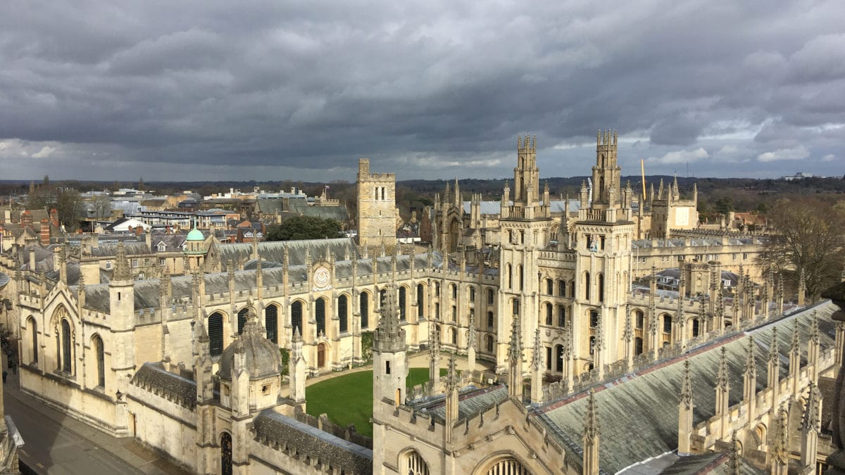 Ein Blick über das Trinity College von Oxford aus der Vogelperspektive