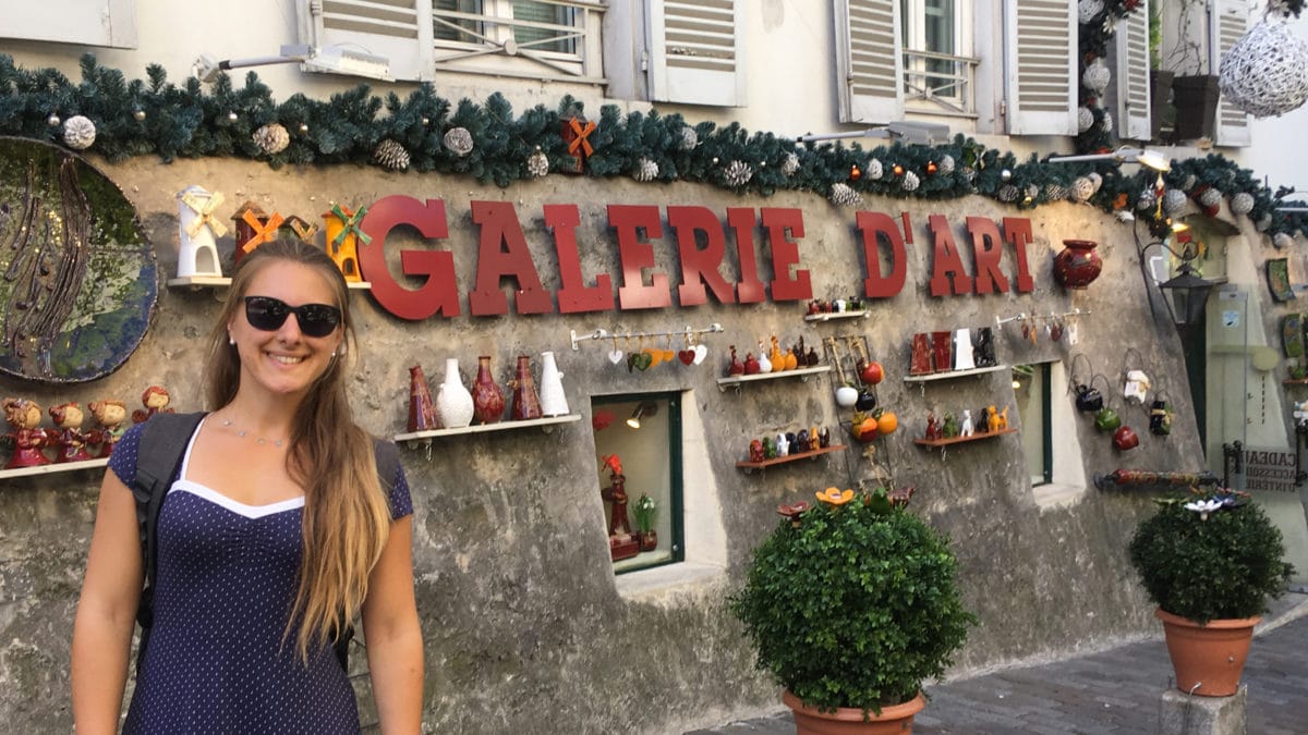 Julia in Montmartre in Paris