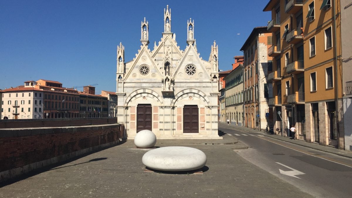 Kirche am Fluss in Pisa