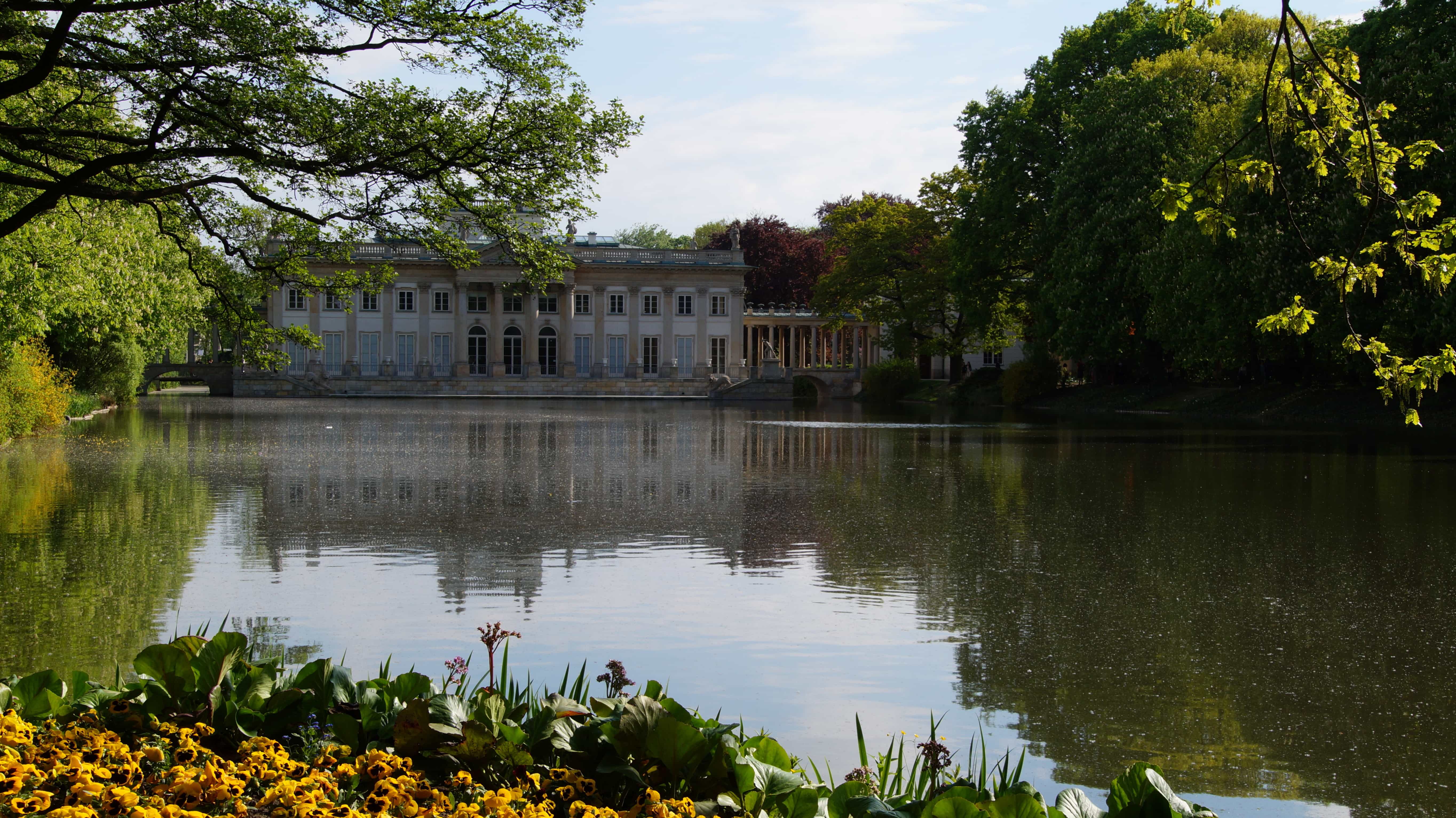 Ein See in Warschau in Polen