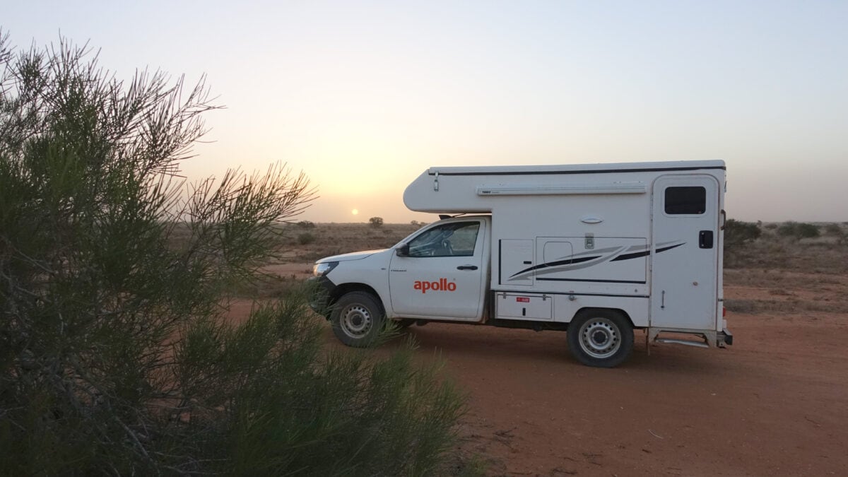 Der Campervan von Apollo im Sonnenuntergang am North West Cape