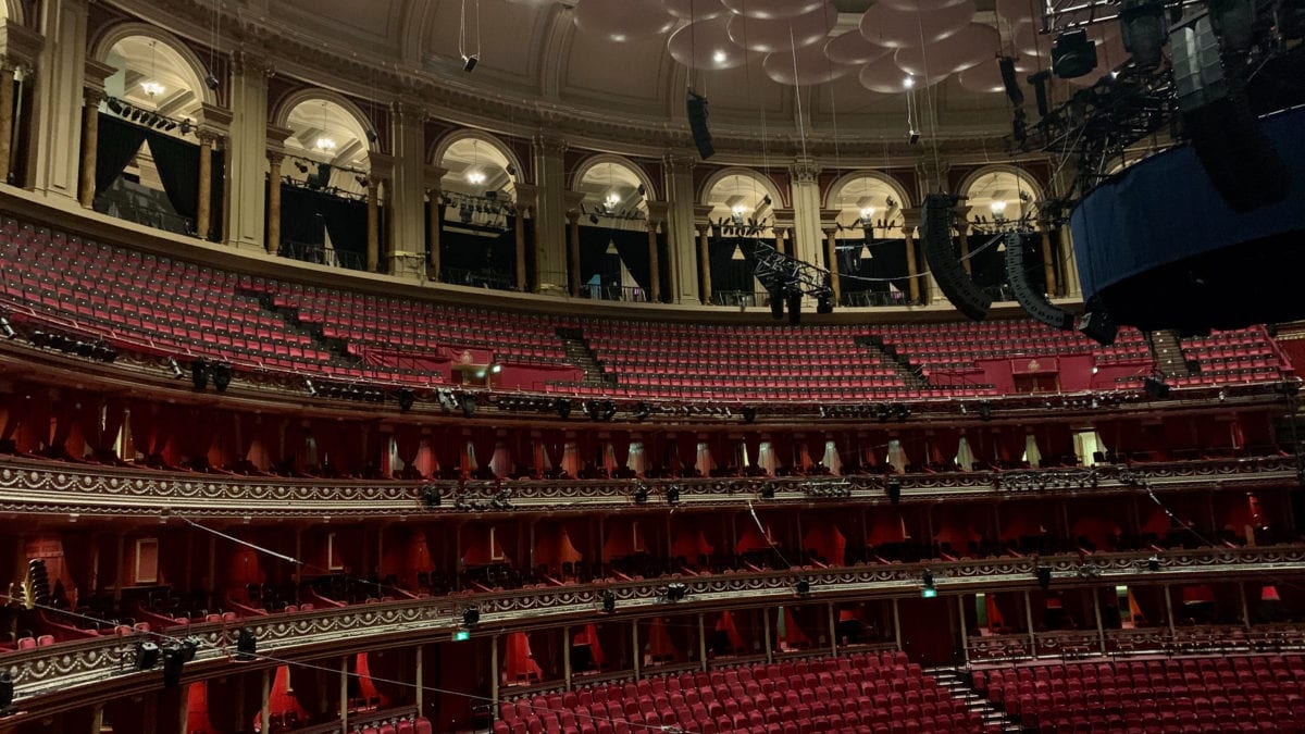 Die Sitze in den Boxen der Royal Albert Hall gehören bedeutenden englischen Familien und kosten jährlich rund 1000 britische Pfund.