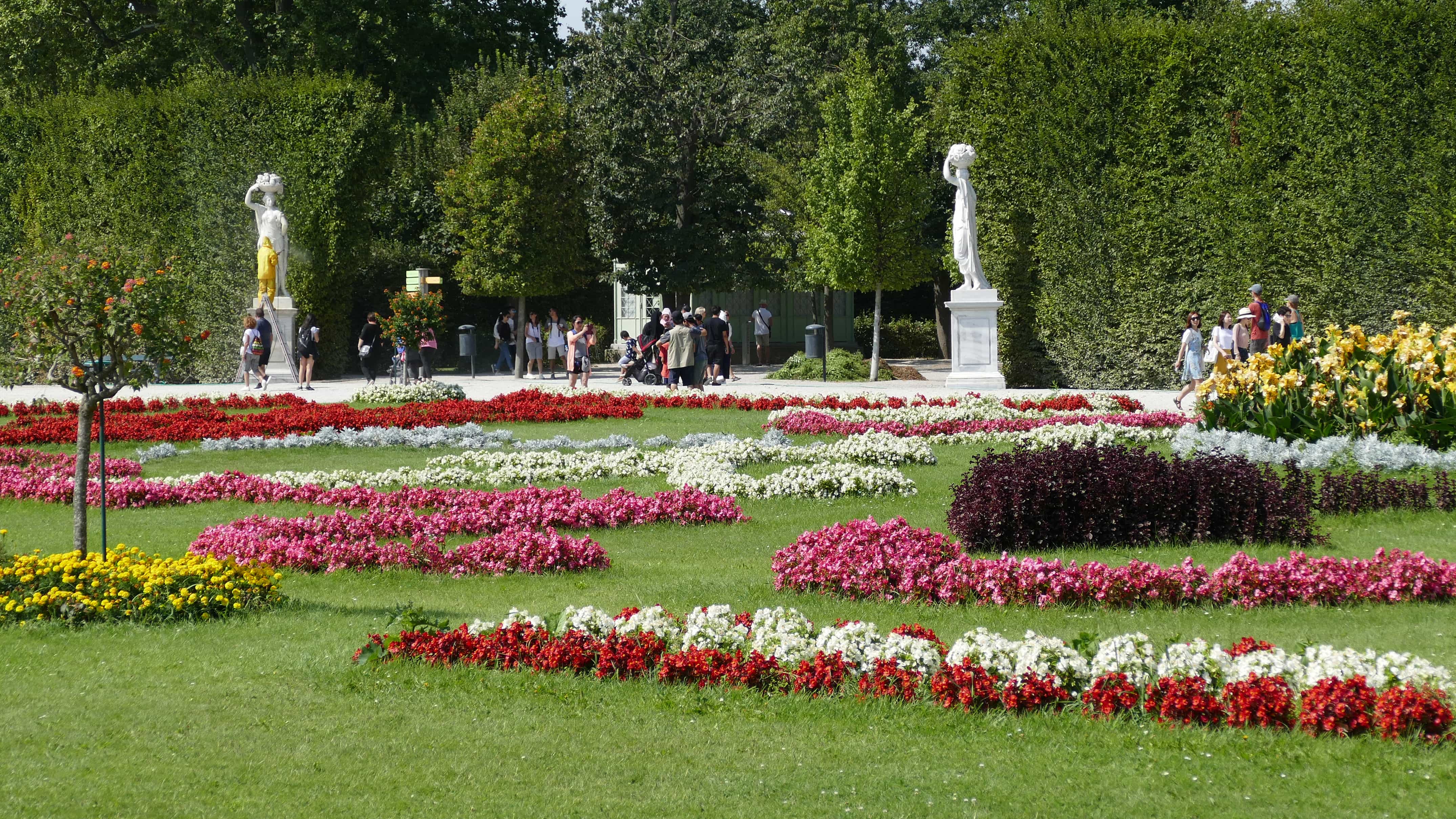 Der Schlosspark von Schloss Schönbrunn in Wien