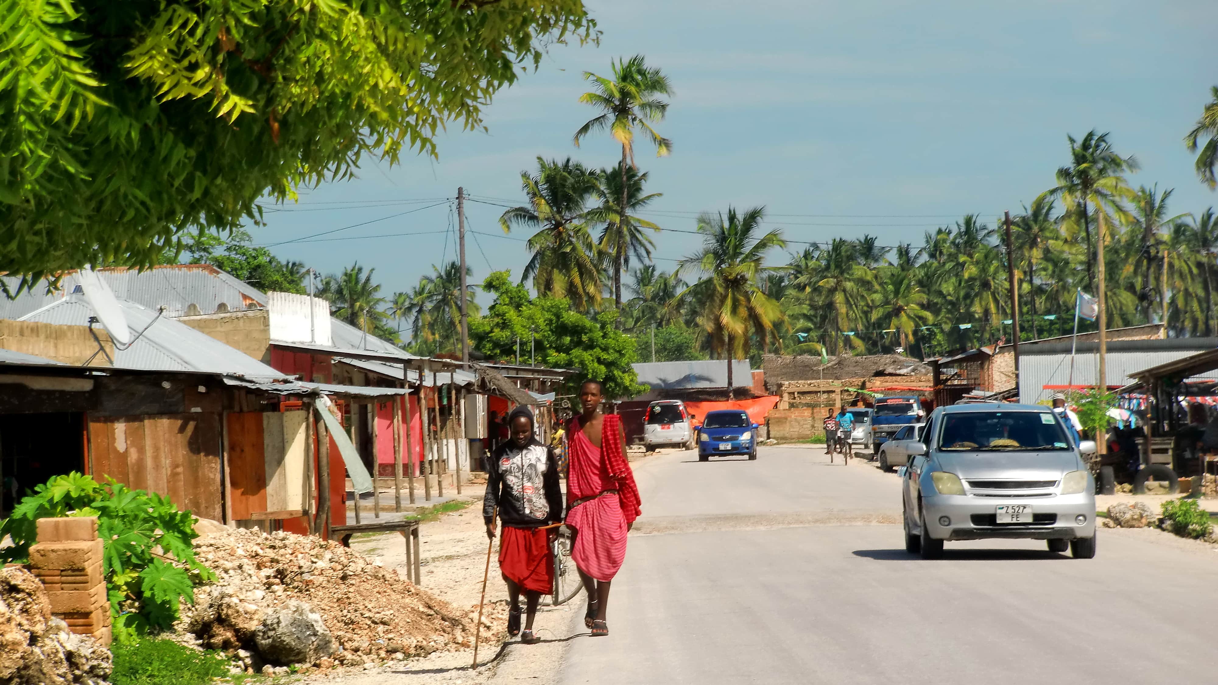 Massai auf der Straßen in Paje Sansibar