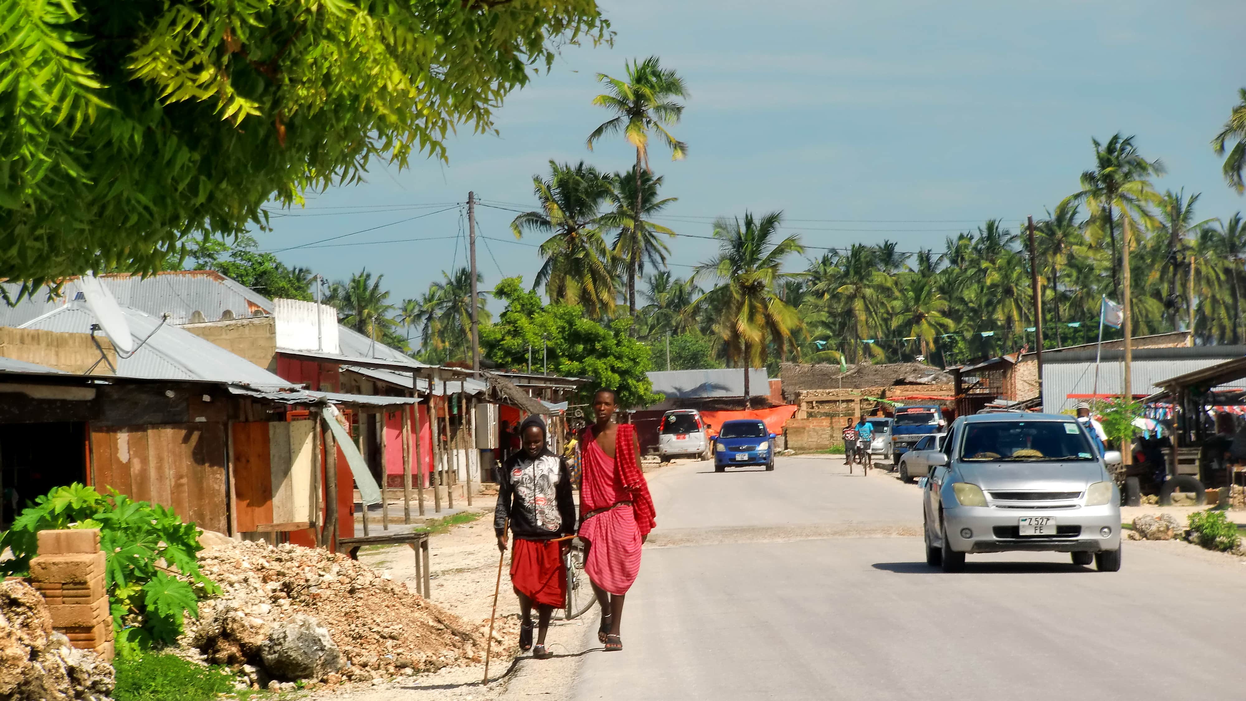 Massai auf der Straßen in Paje Sansibar