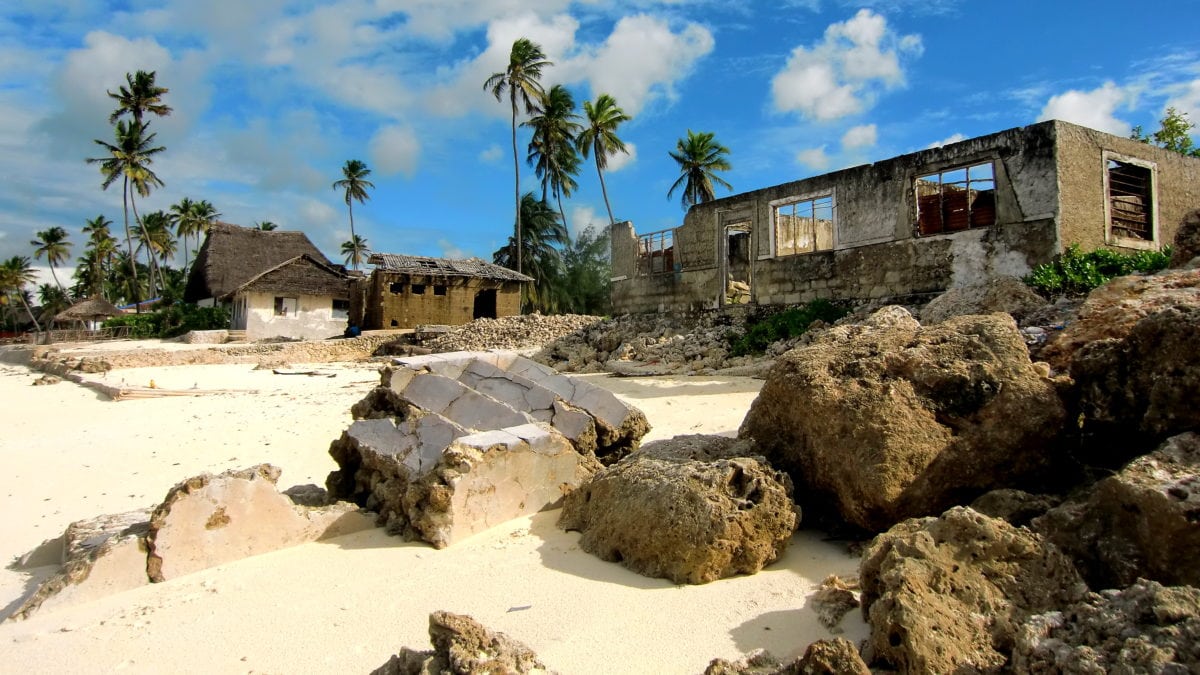 Ruinen am Strand von Paje in Sansibar