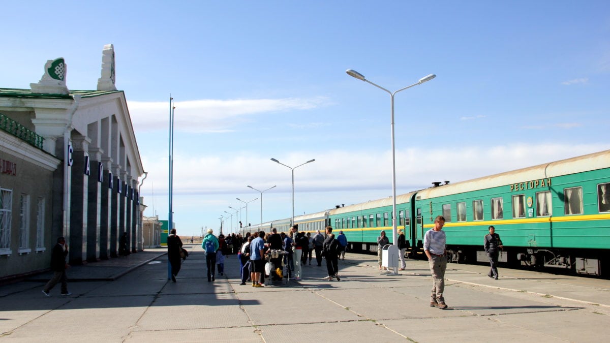 Die Transsibirische Eisenbahn am Bahnhof