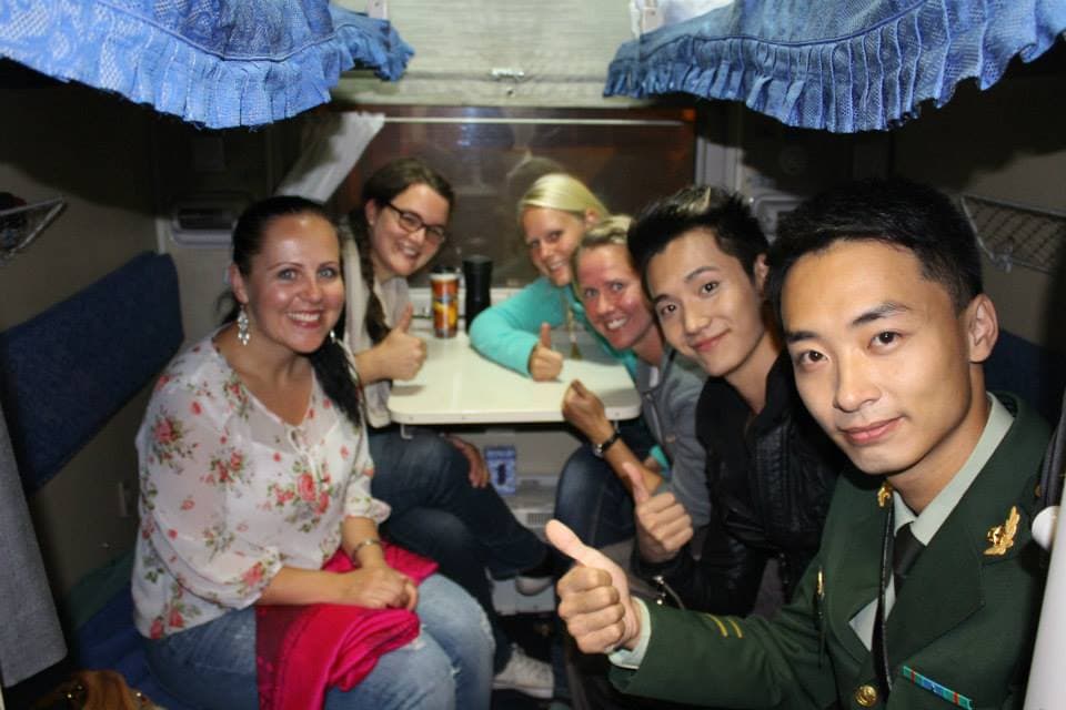 Zusammen mit dem Star in der Transsibirischen Eisenbahn