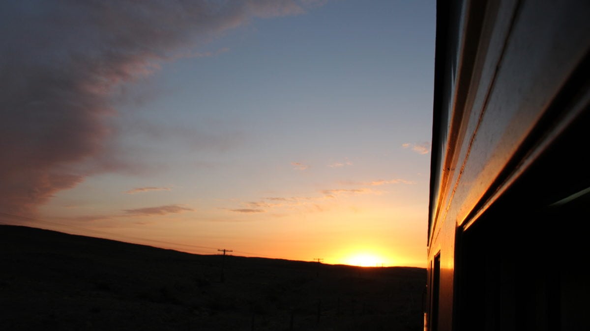 Sonnenuntergang über Russland aus der Transsibirischen Eisenbahn fotografiert