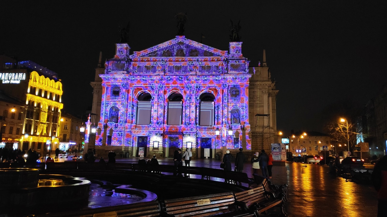 In Lviv gibt es an Silvester kein Feuerwerk, sondern eine Lasershow.