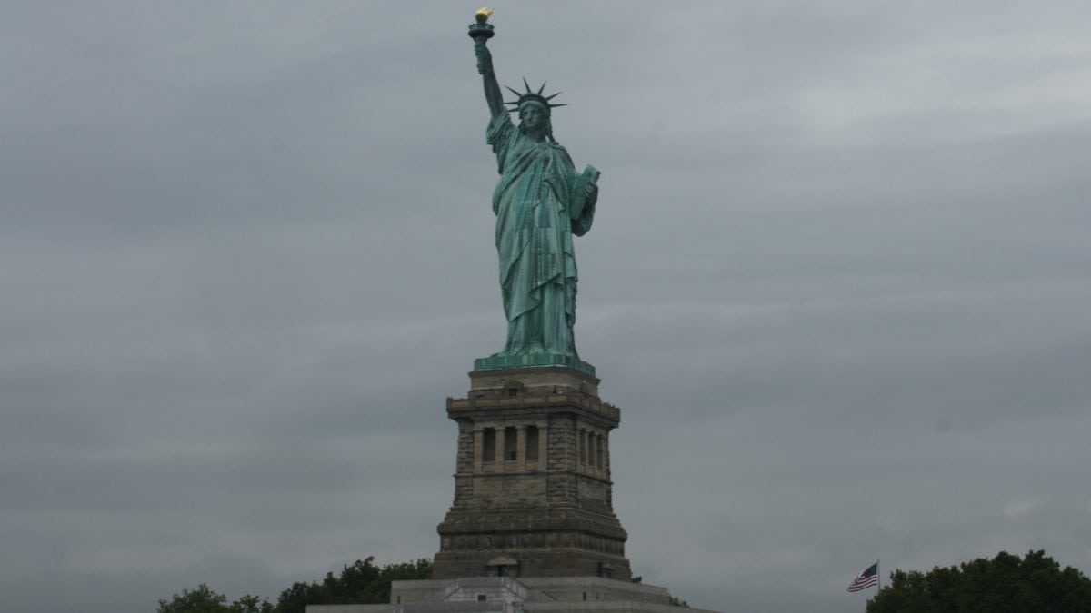 freiheitsstatue-new-york-city-auf-liberty-island
