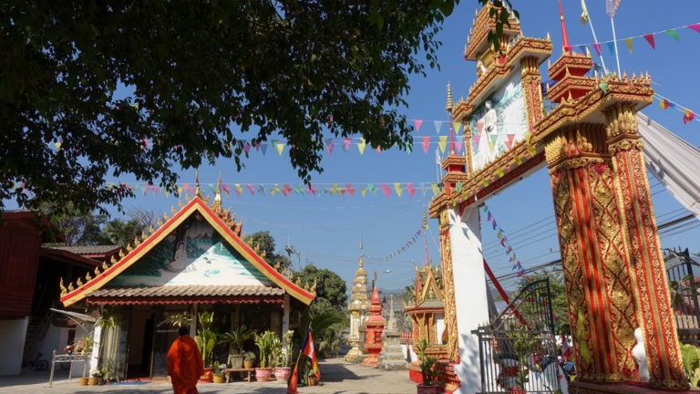 Mönche bestimmen das Bild in Vientiane in Laos