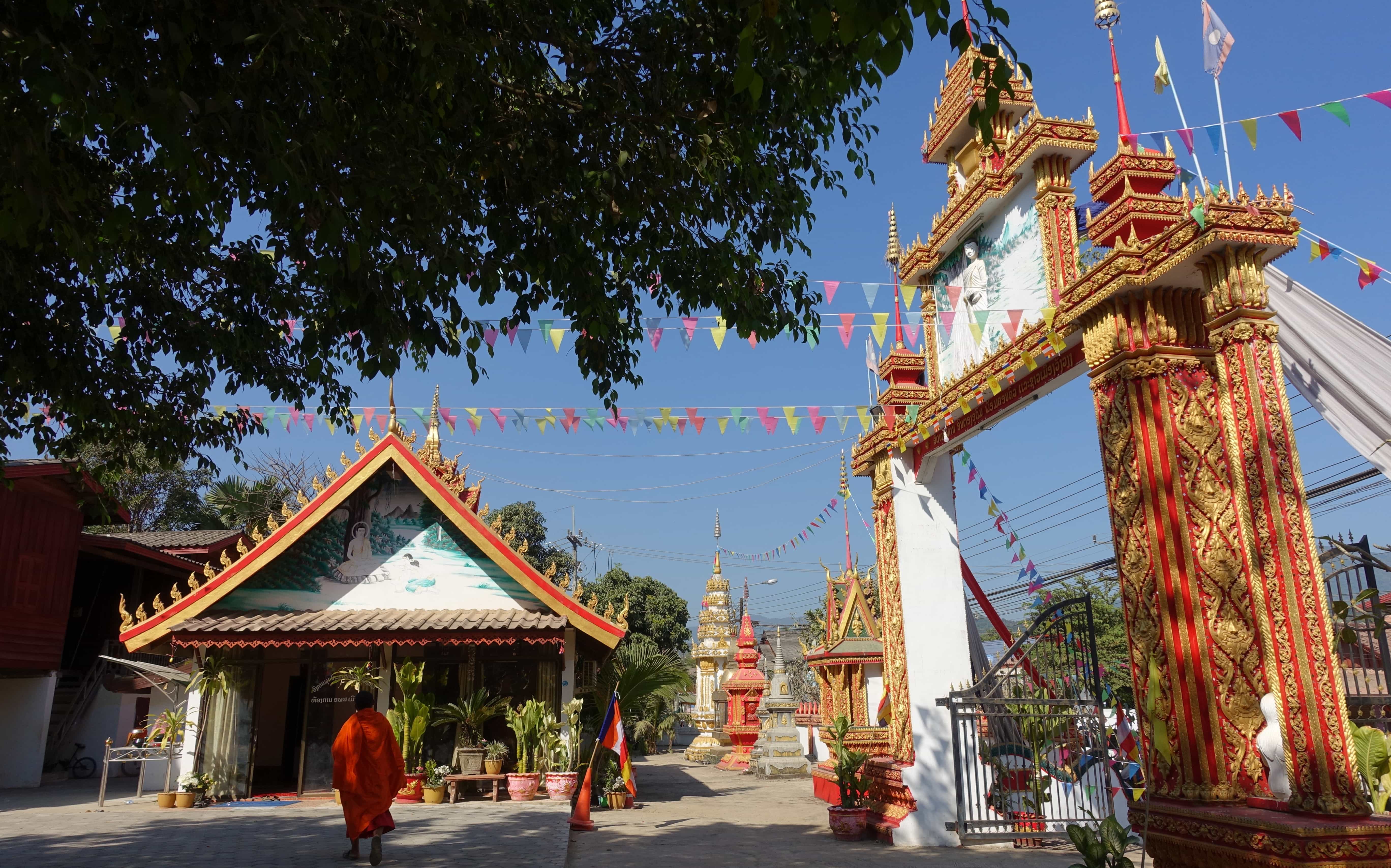 Mönche bestimmen das Bild in Vientiane in Laos