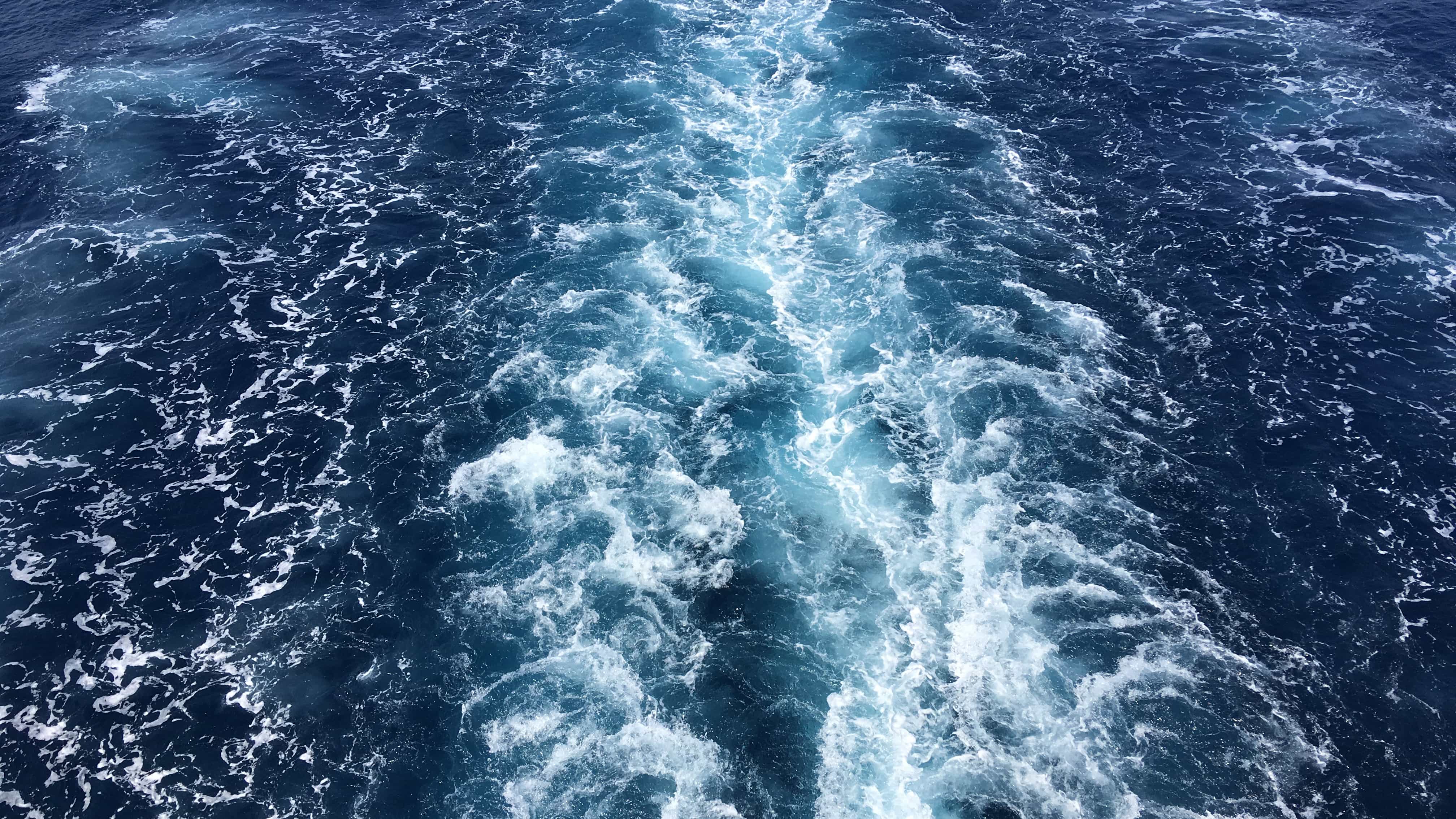 Wasser und Wellen vor Vela Luka